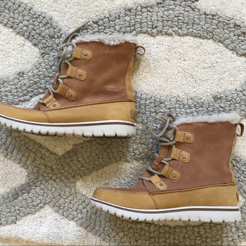 Women’s Sorel lace up boots 8.5
